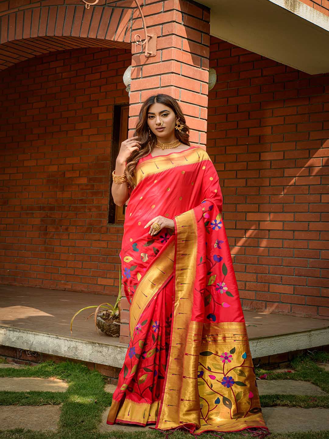 

Mitera Pink & Green Floral Woven Design Zari Saree