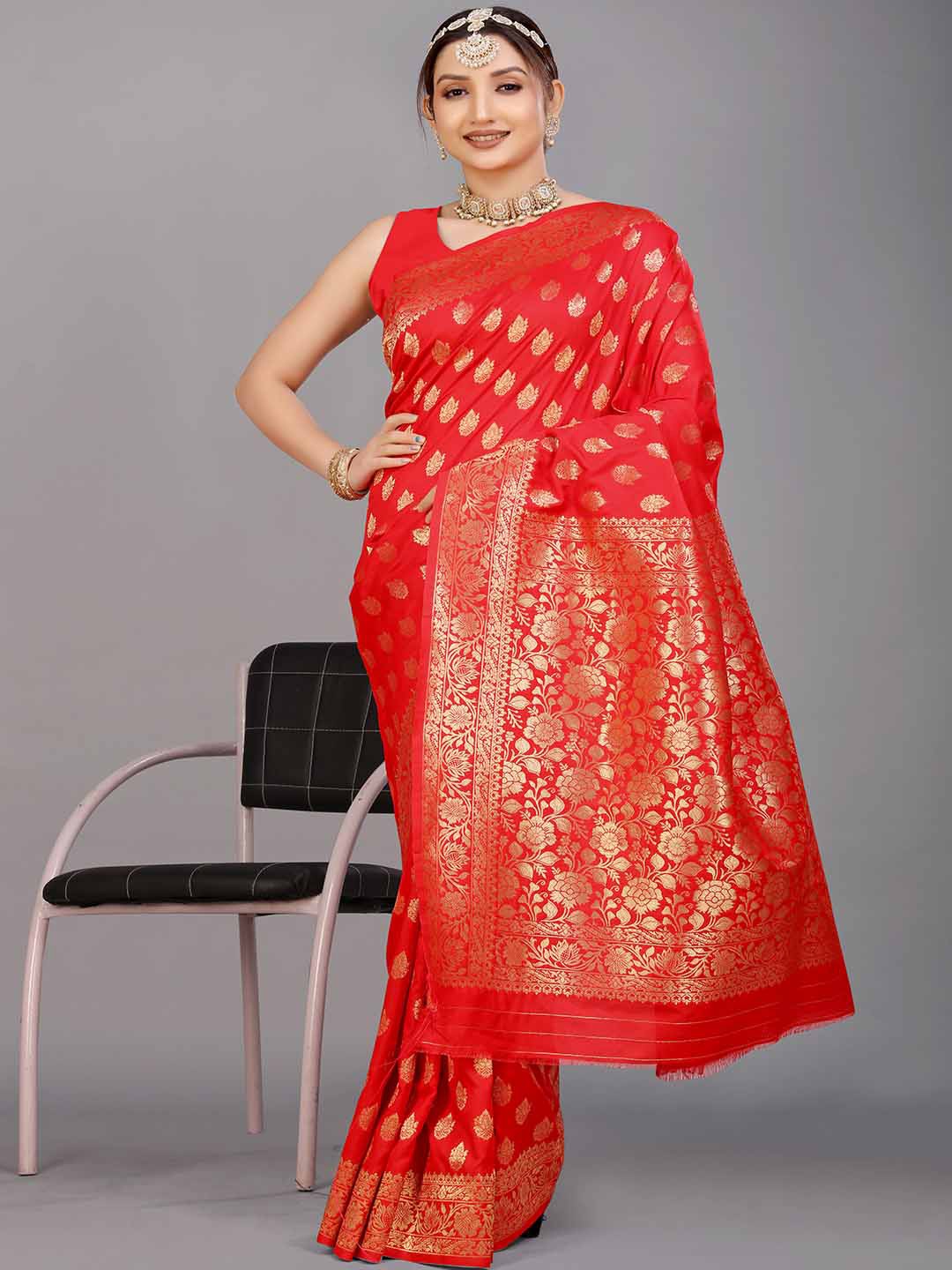 

Mitera Red & Gold-Toned Ethnic Motif Woven Design Zari Saree