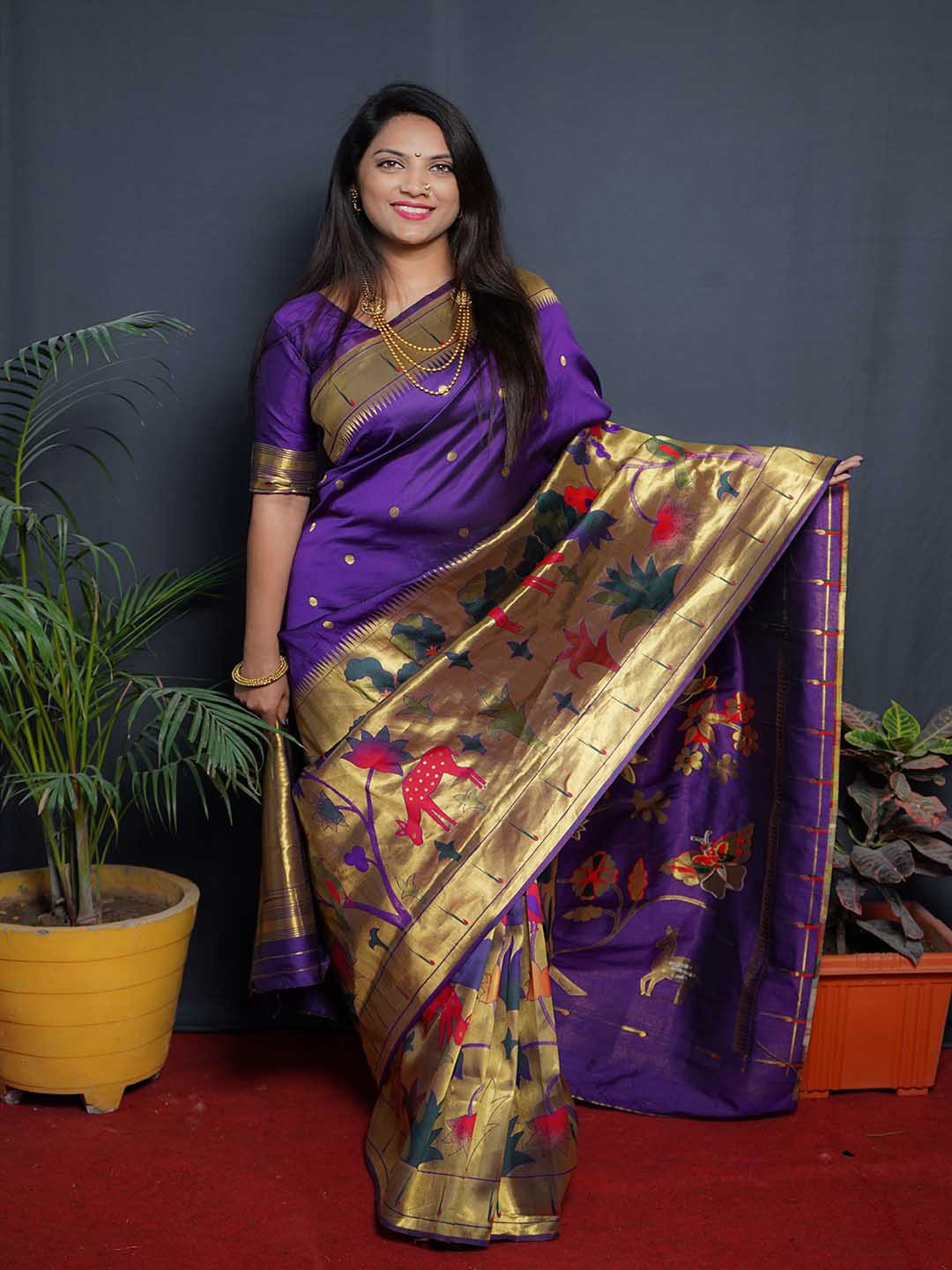 

Mitera Purple & Gold-Toned Polka Dot Woven Design Zari Saree