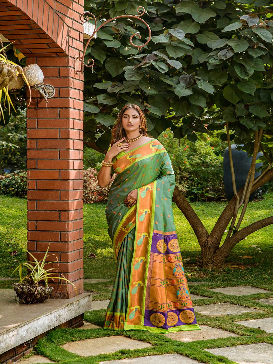 

Mitera Green & Gold-Toned Floral Woven Design Zari Saree
