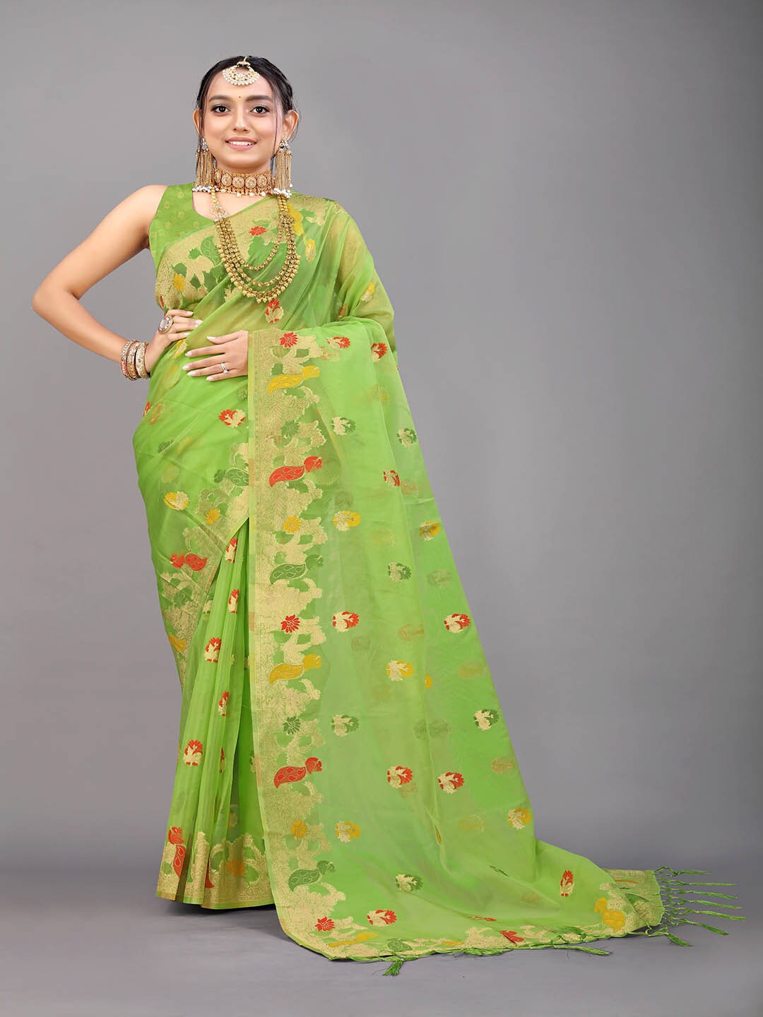 

Mitera Green & Gold-Toned Woven Design Zari Art Silk Saree