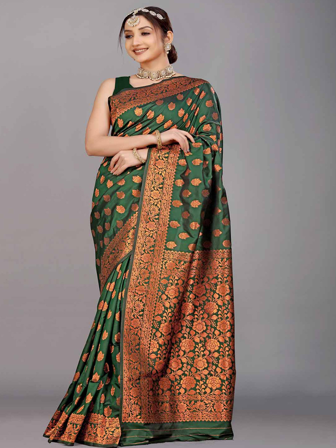 

Mitera Green & Gold-Toned Ethnic Motifs Woven Design Zari Saree