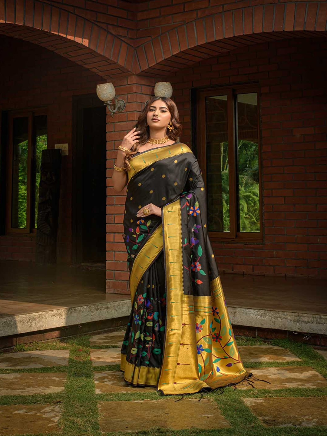 

Mitera Black & Gold-Toned Ethnic Motifs Woven Design Zari Art Silk Saree