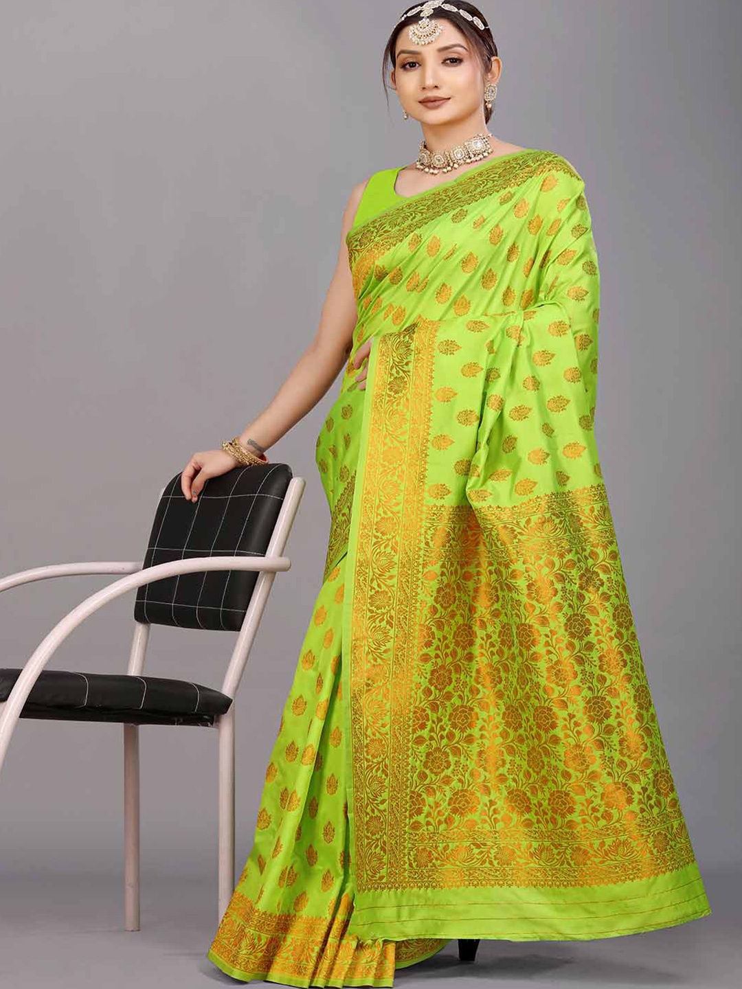 

Mitera Green & Gold-Toned Ethnic Motifs Woven Design Zari Saree