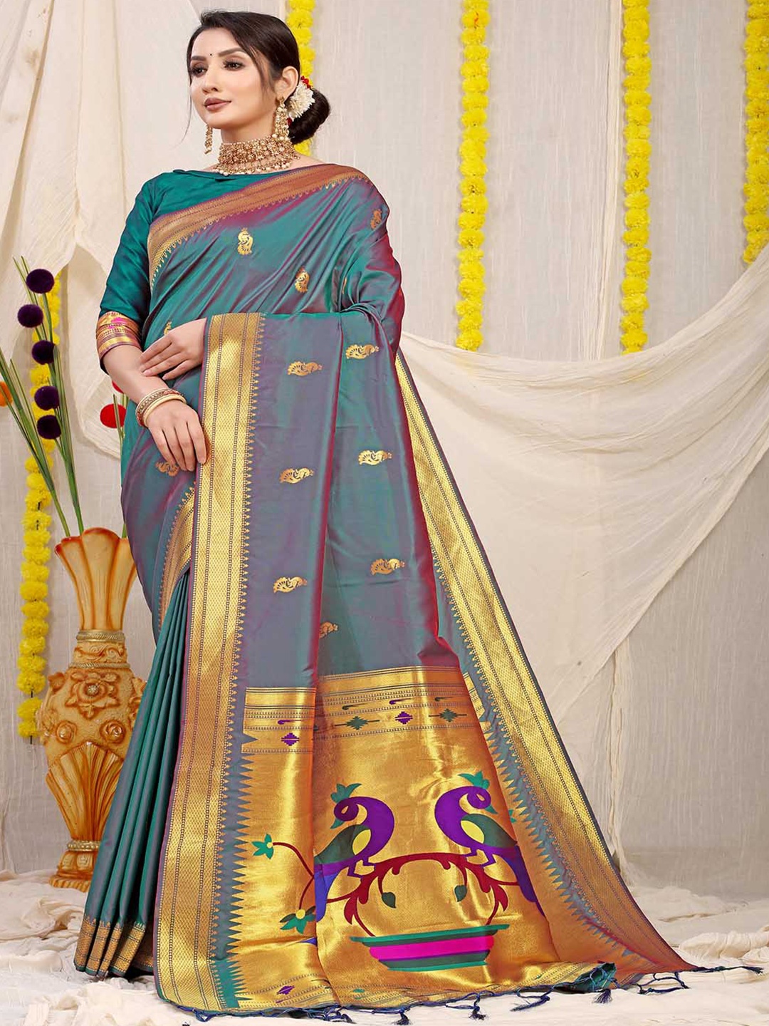 

Mitera Green & Gold-Toned Woven Design Zari Art Silk Saree