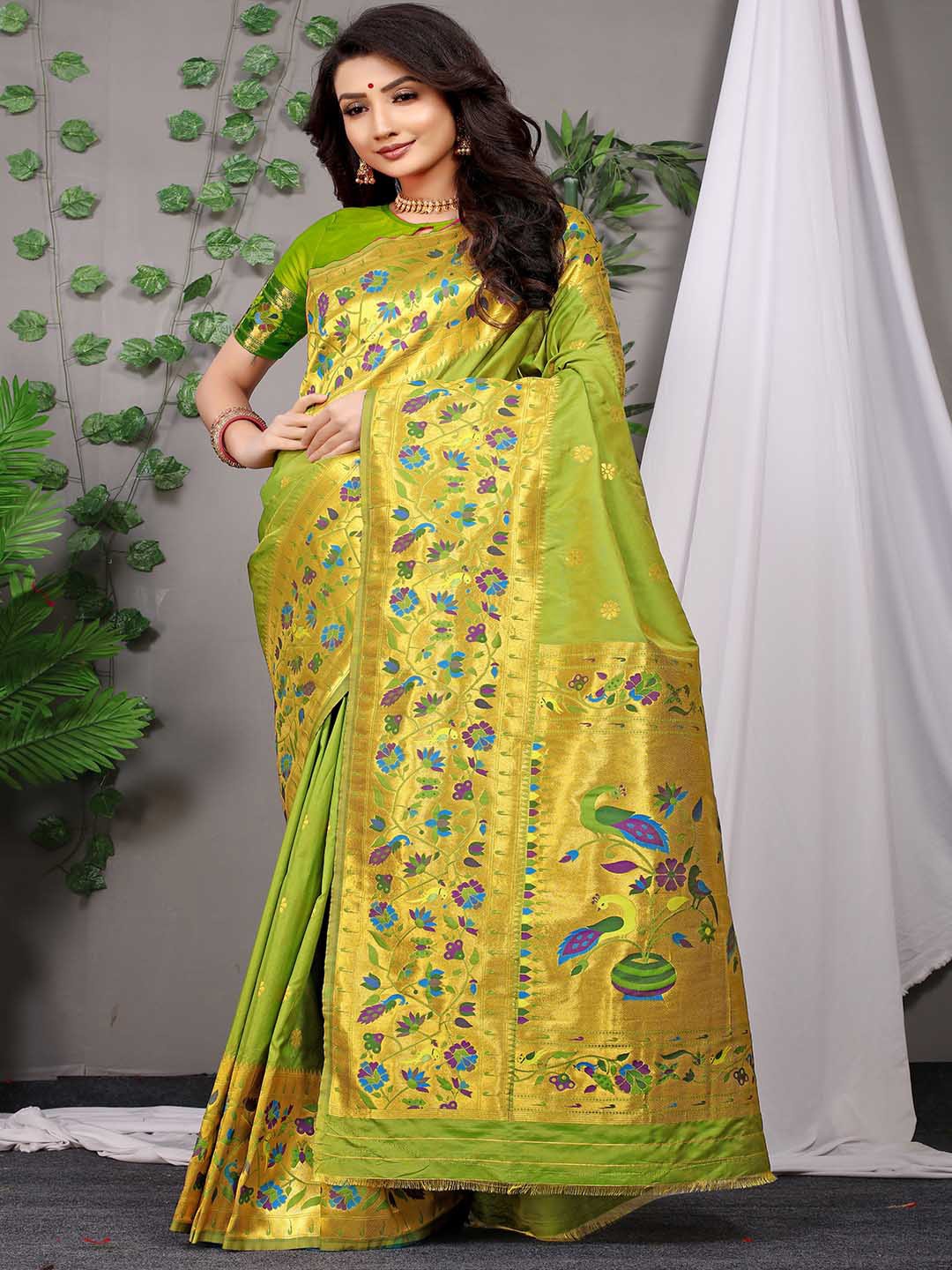 

Mitera Green & Gold-Toned Ethnic Motifs Woven Design Zari Saree