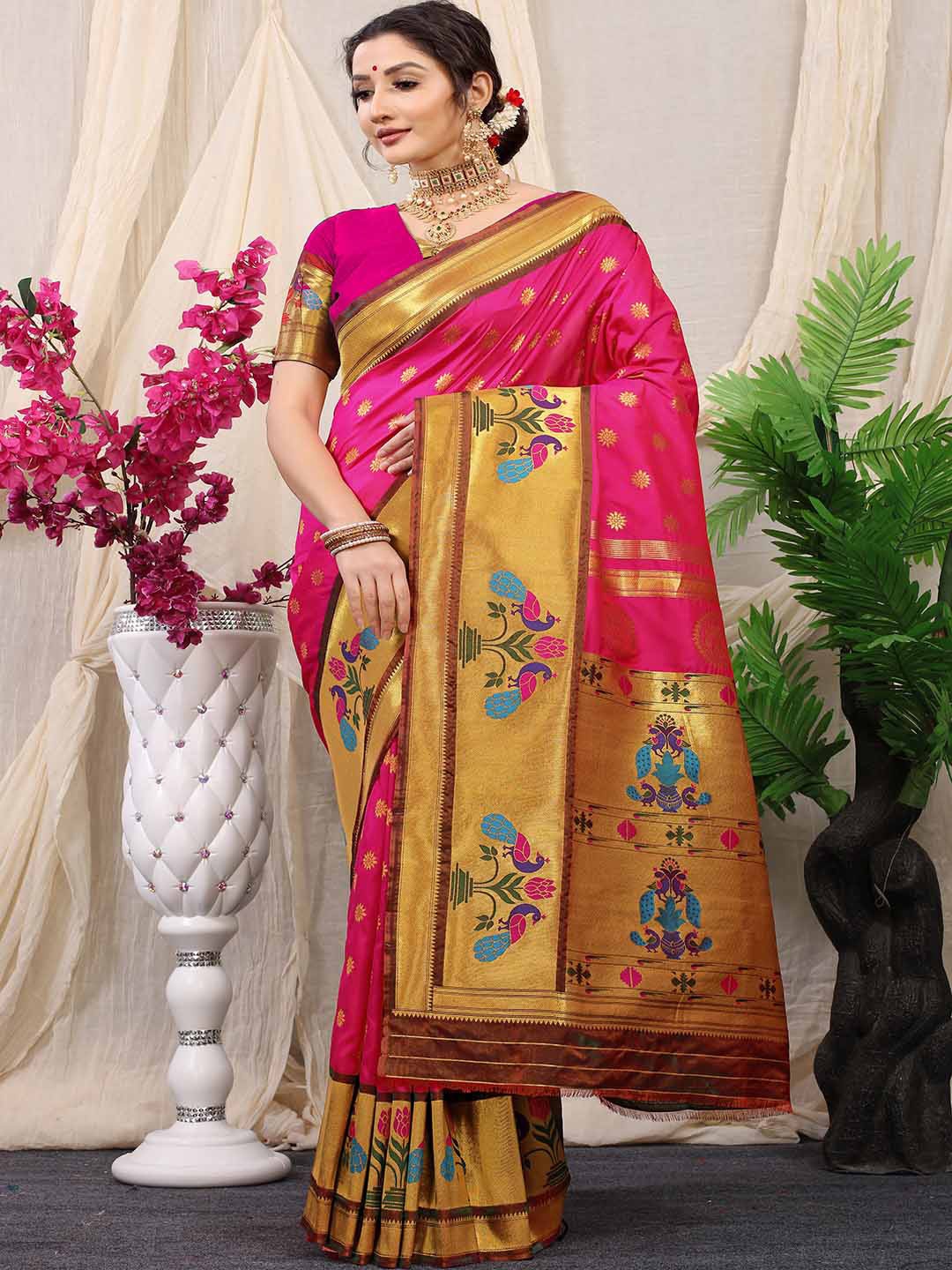 

Mitera Pink & Gold-Toned Ethnic Motif Woven Design Zari Saree