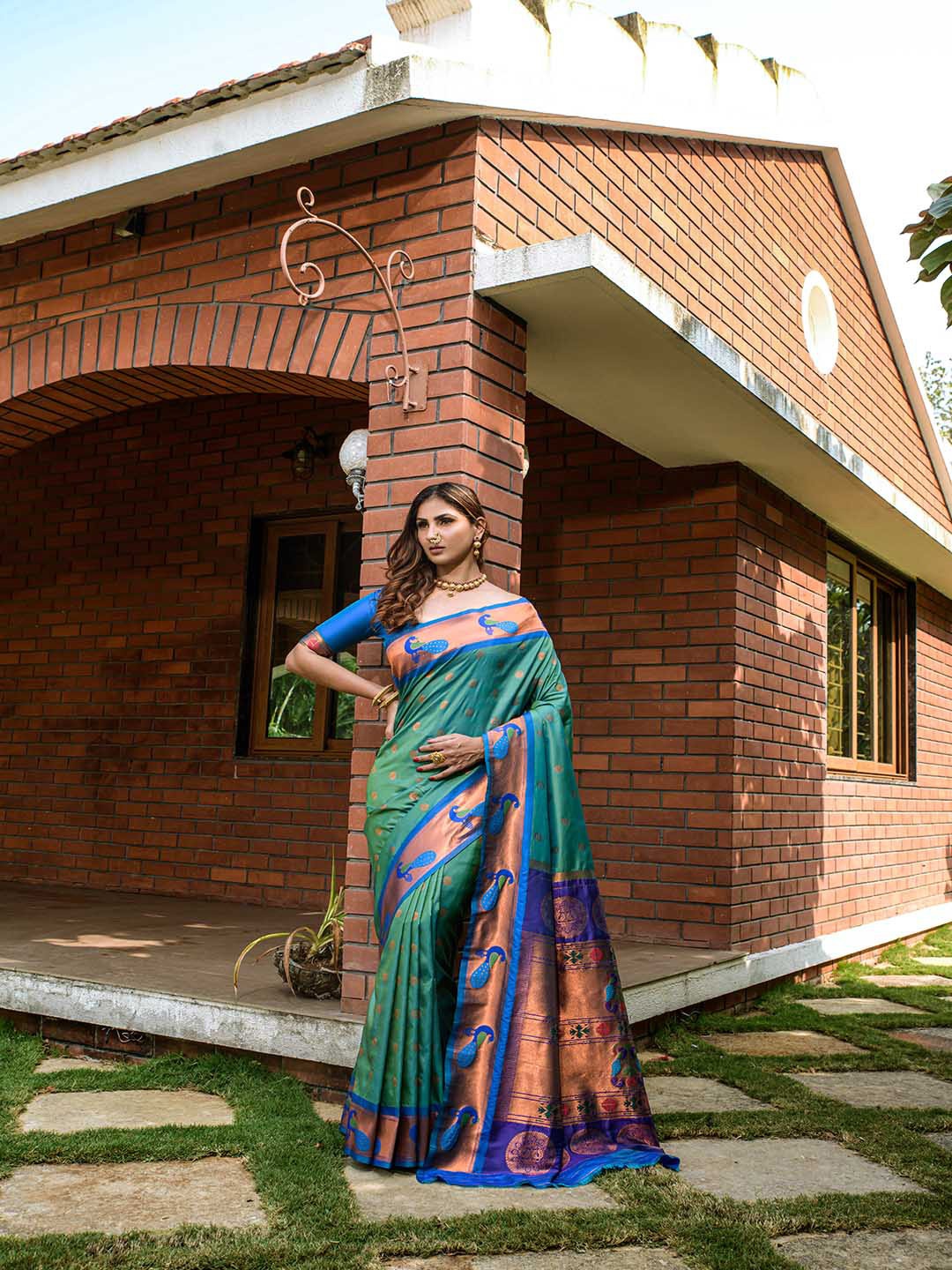

Mitera Sea Green & Gold-Toned Ethnic Motifs Woven Design Zari Saree