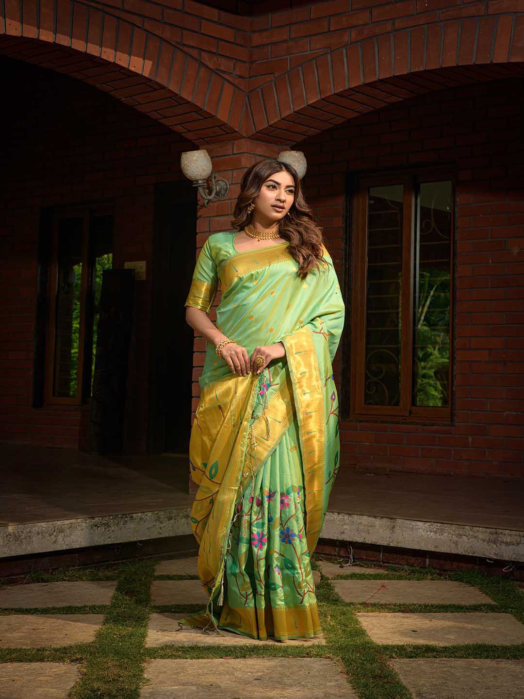 

Mitera Green & Gold-Toned Woven Design Zari Art Silk Saree