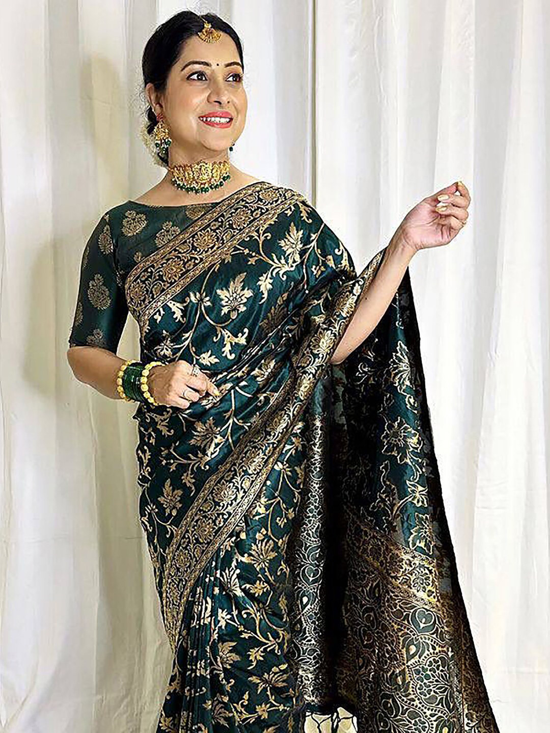 

KALINI Floral Woven Design Banarasi Saree, Green