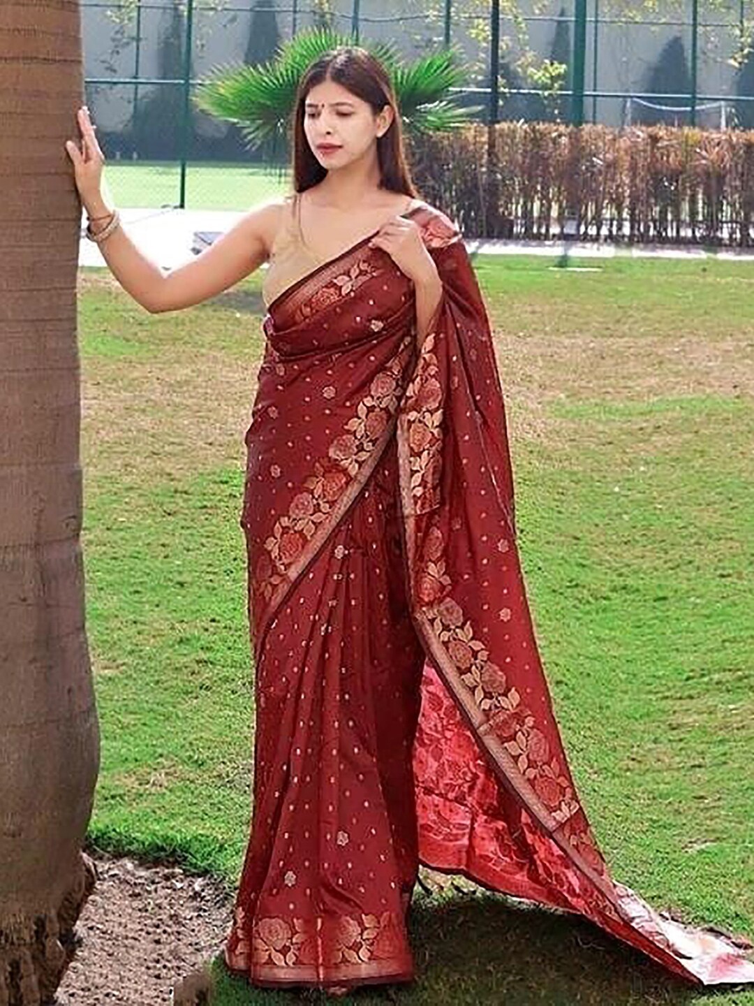 

KALINI Floral Woven Design Zari Banarasi Saree, Maroon