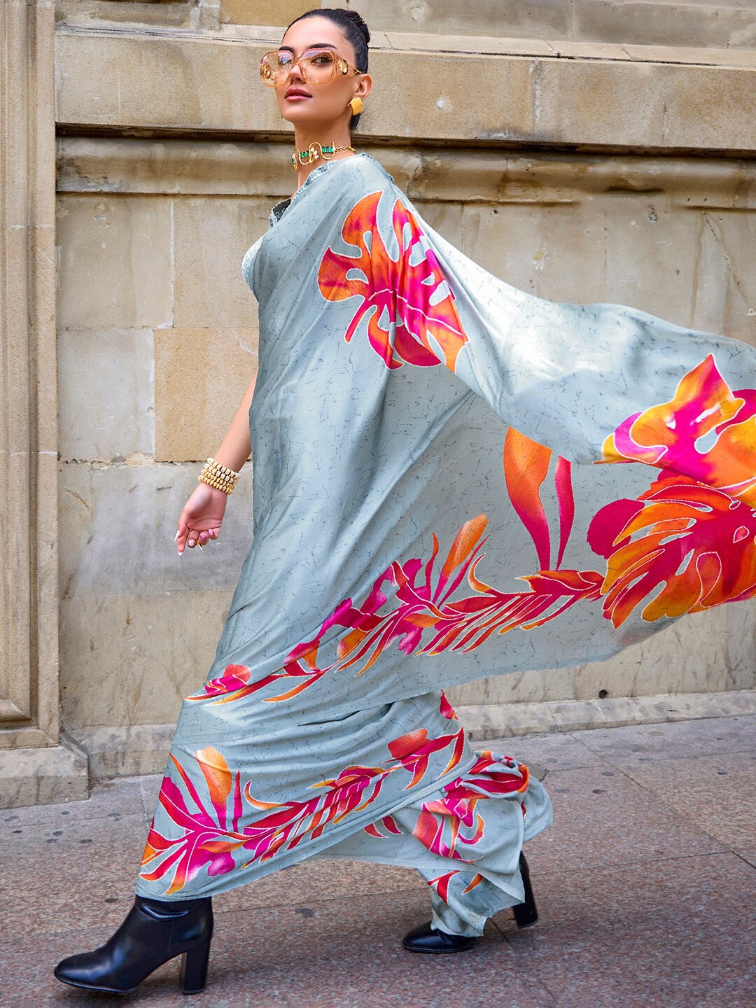 

Mitera Blue & Pink Floral Printed Saree