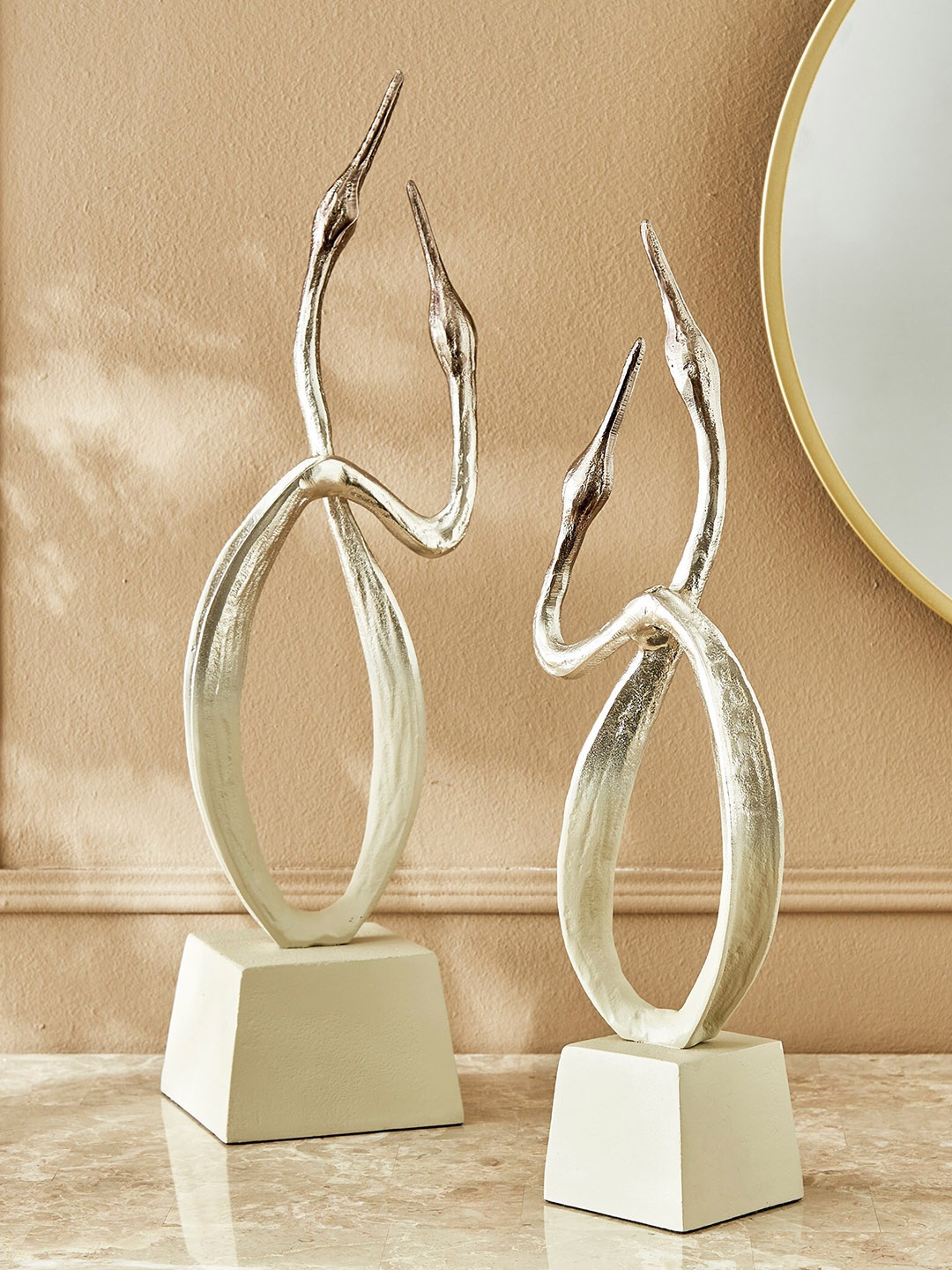 

Home Centre Gold-Toned Aluminium Swan Figurine