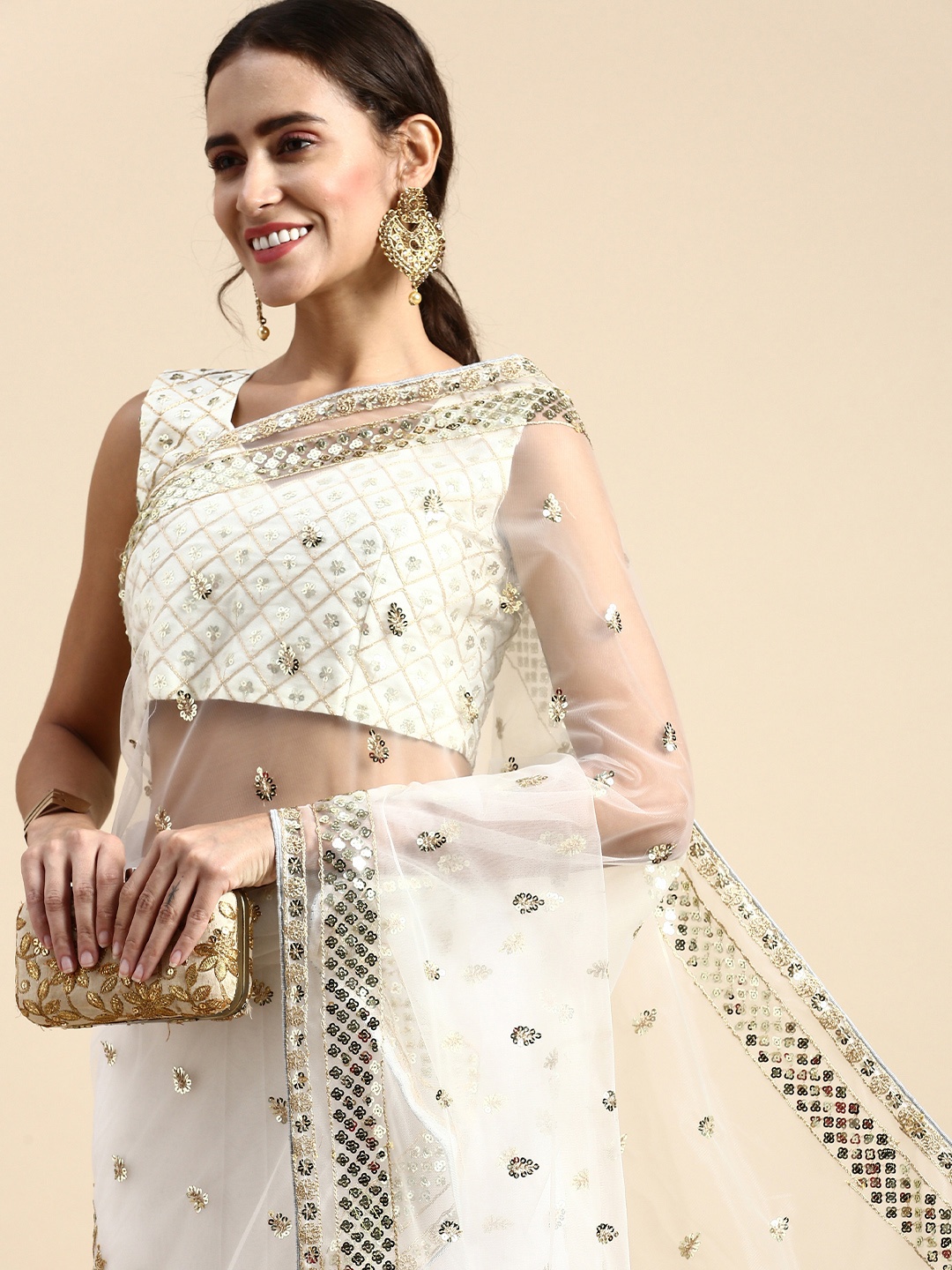 

VAIRAGEE Embellished Sequinned Net Saree, Off white