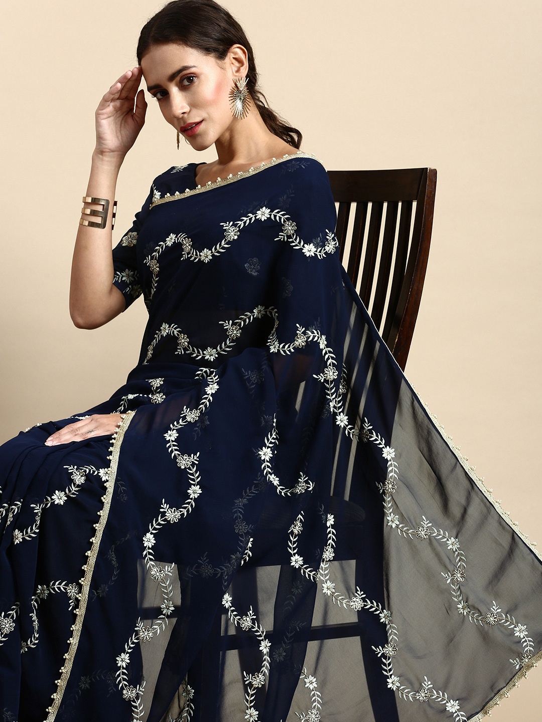 

VAIRAGEE Floral Embroidered Poly Georgette Saree, Navy blue