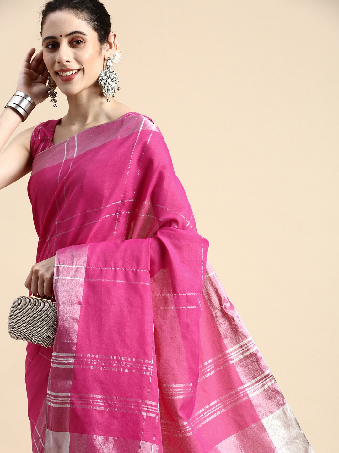 

VAIRAGEE Checked Saree, Pink