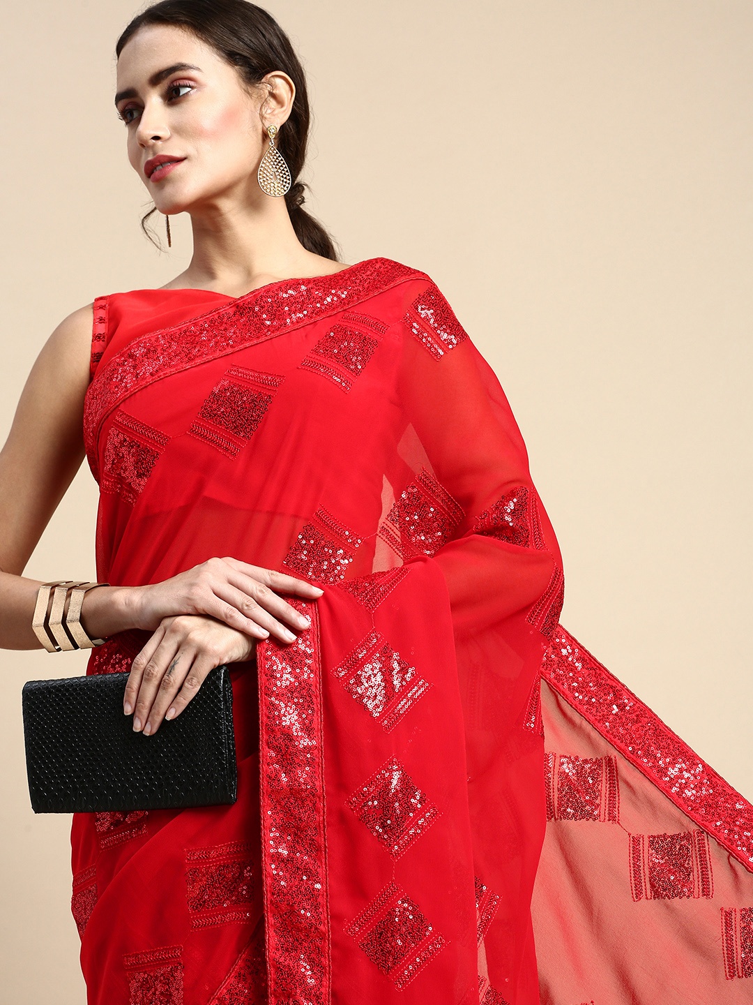 

VAIRAGEE Embellished Sequinned Poly Georgette Saree, Red