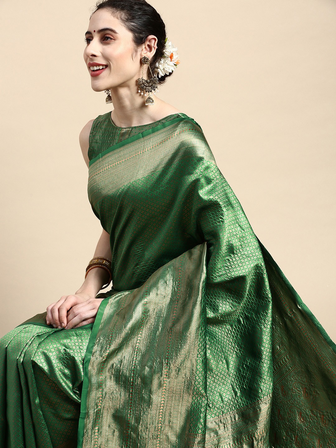 

VAIRAGEE Woven Design Zari Silk Blend Banarasi Saree, Green