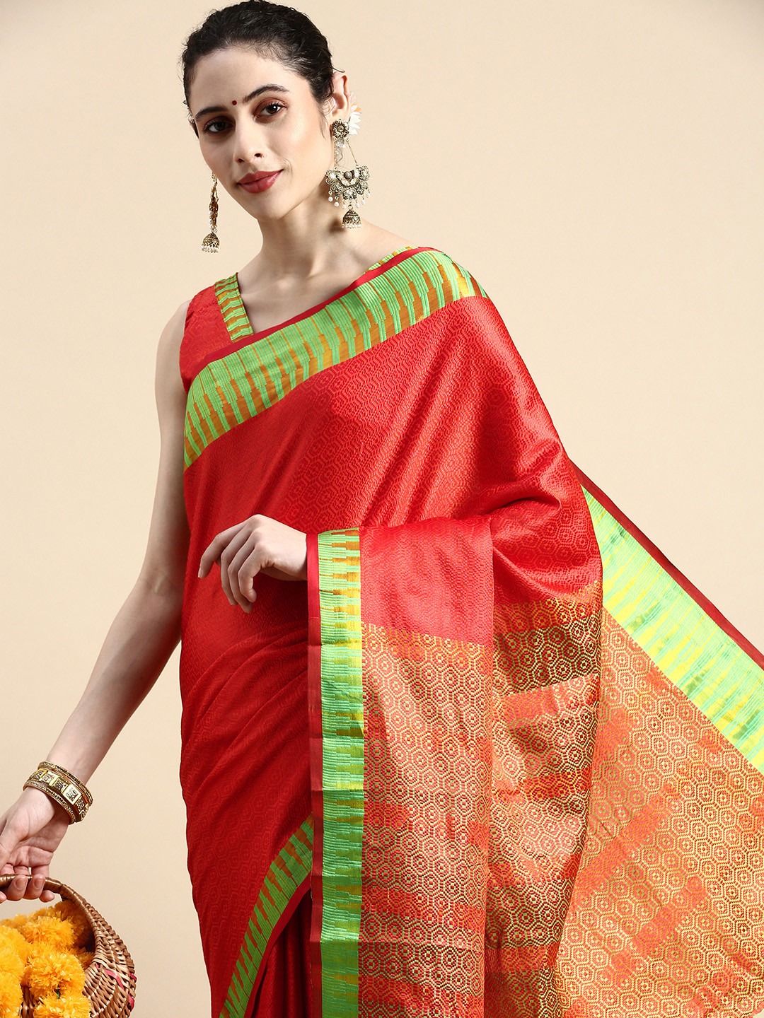 

VAIRAGEE Woven Design Saree, Red