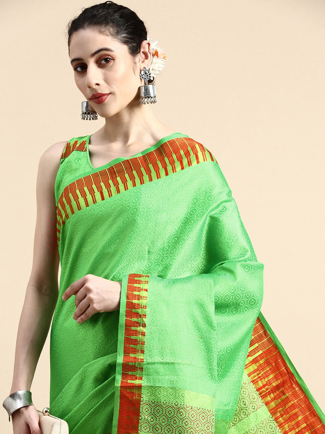 

VAIRAGEE Woven Design Saree, Lime green