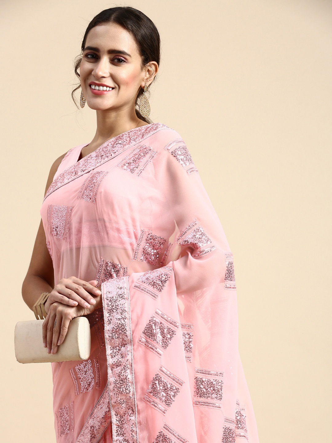 

VAIRAGEE Embellished Sequinned Poly Georgette Saree, Pink