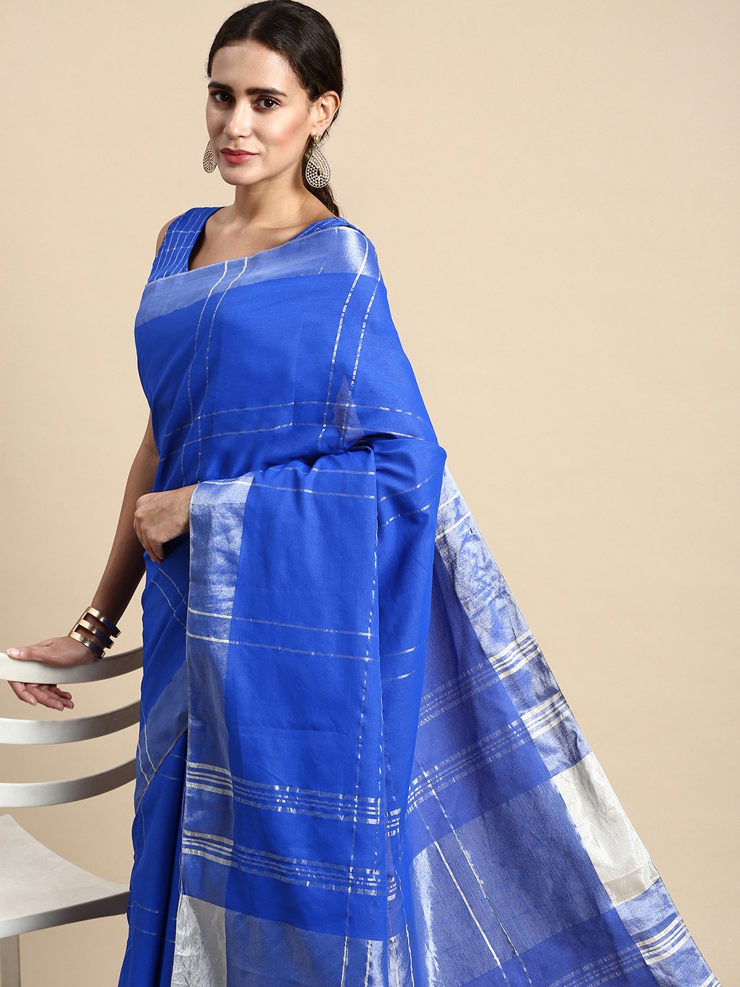 

VAIRAGEE Checked Zari Saree, Blue