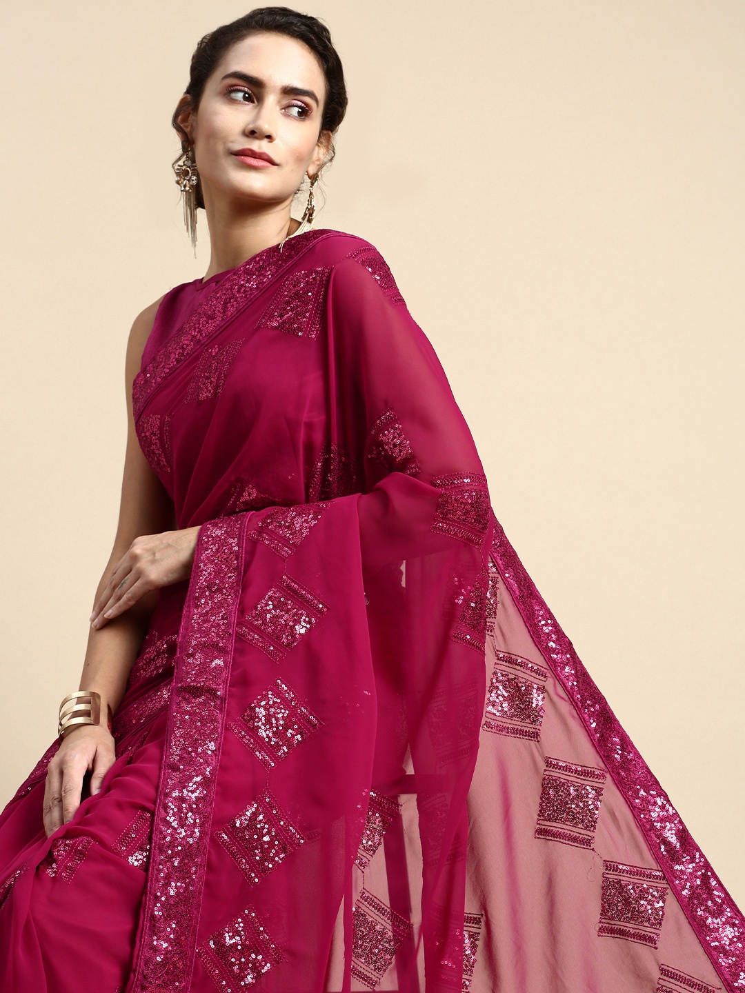 

VAIRAGEE Embellished Sequinned Poly Georgette Saree, Magenta