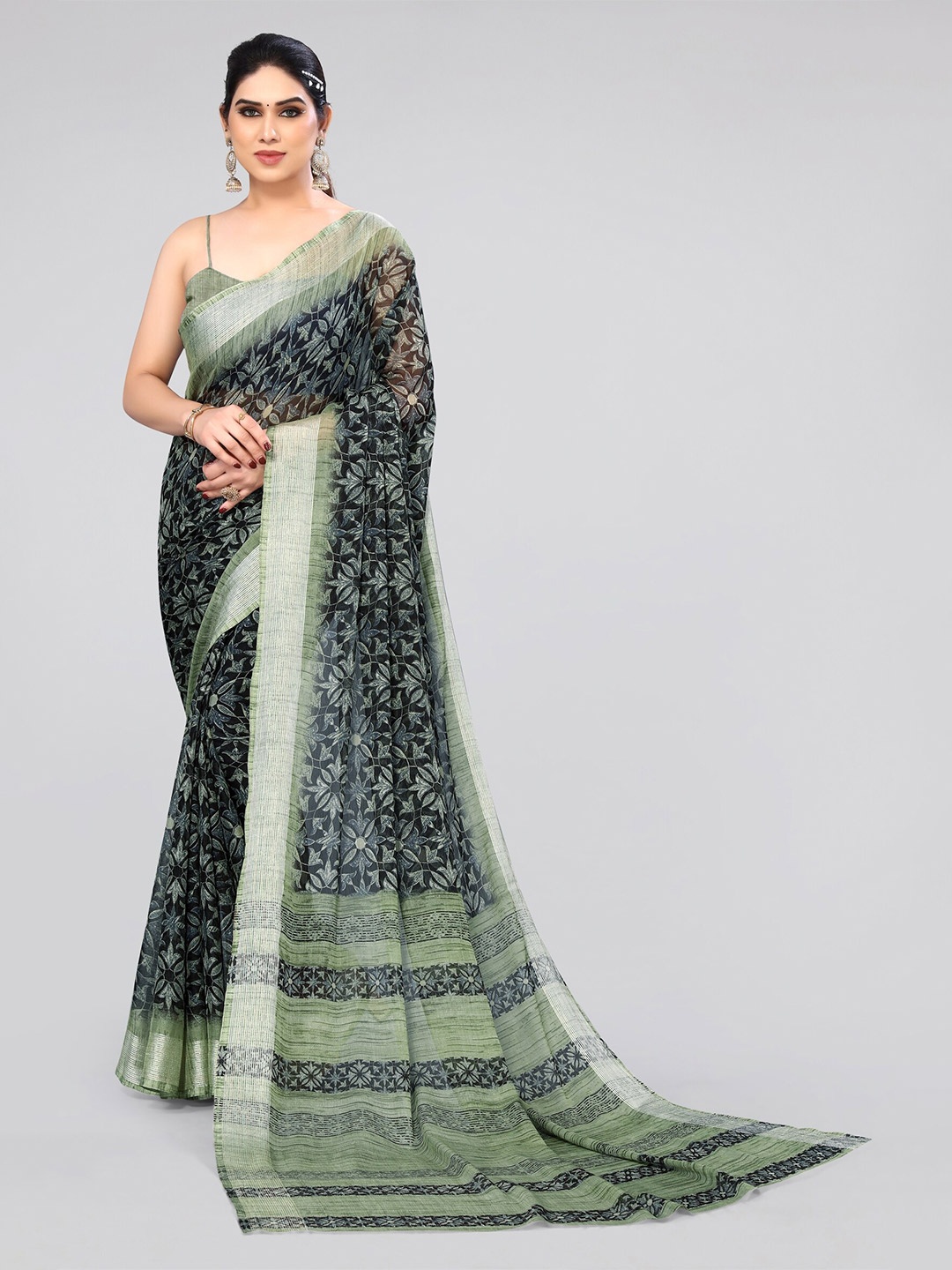 

MIRCHI FASHION Green Floral Printed Saree, Black