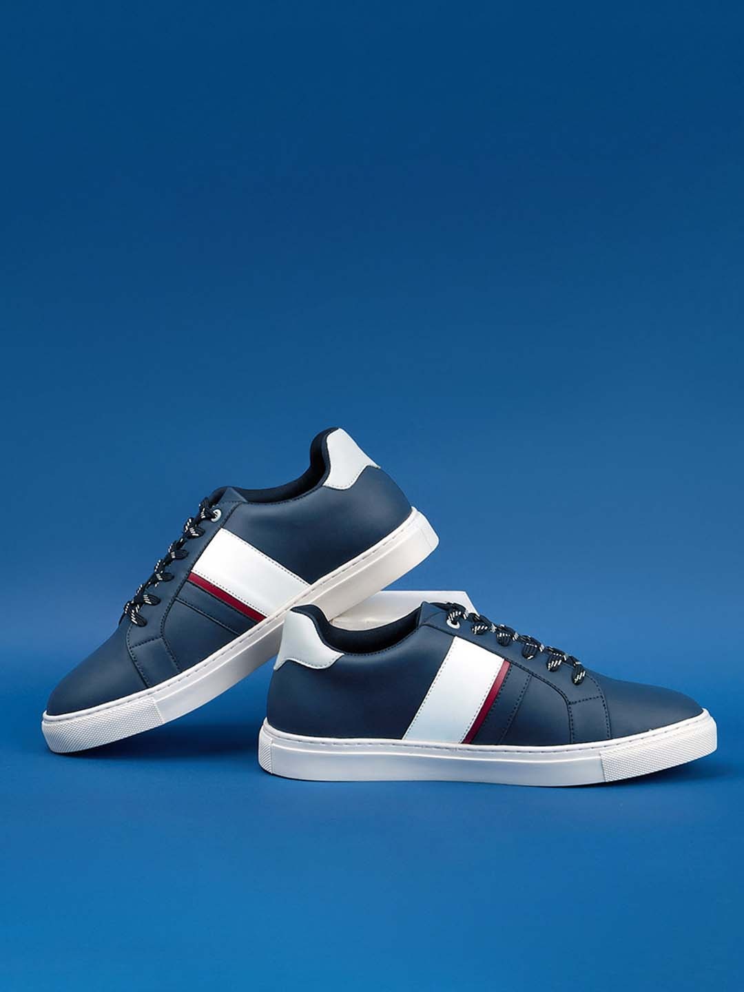 

Styli Men Striped Lace-Up Sneakers, Navy blue