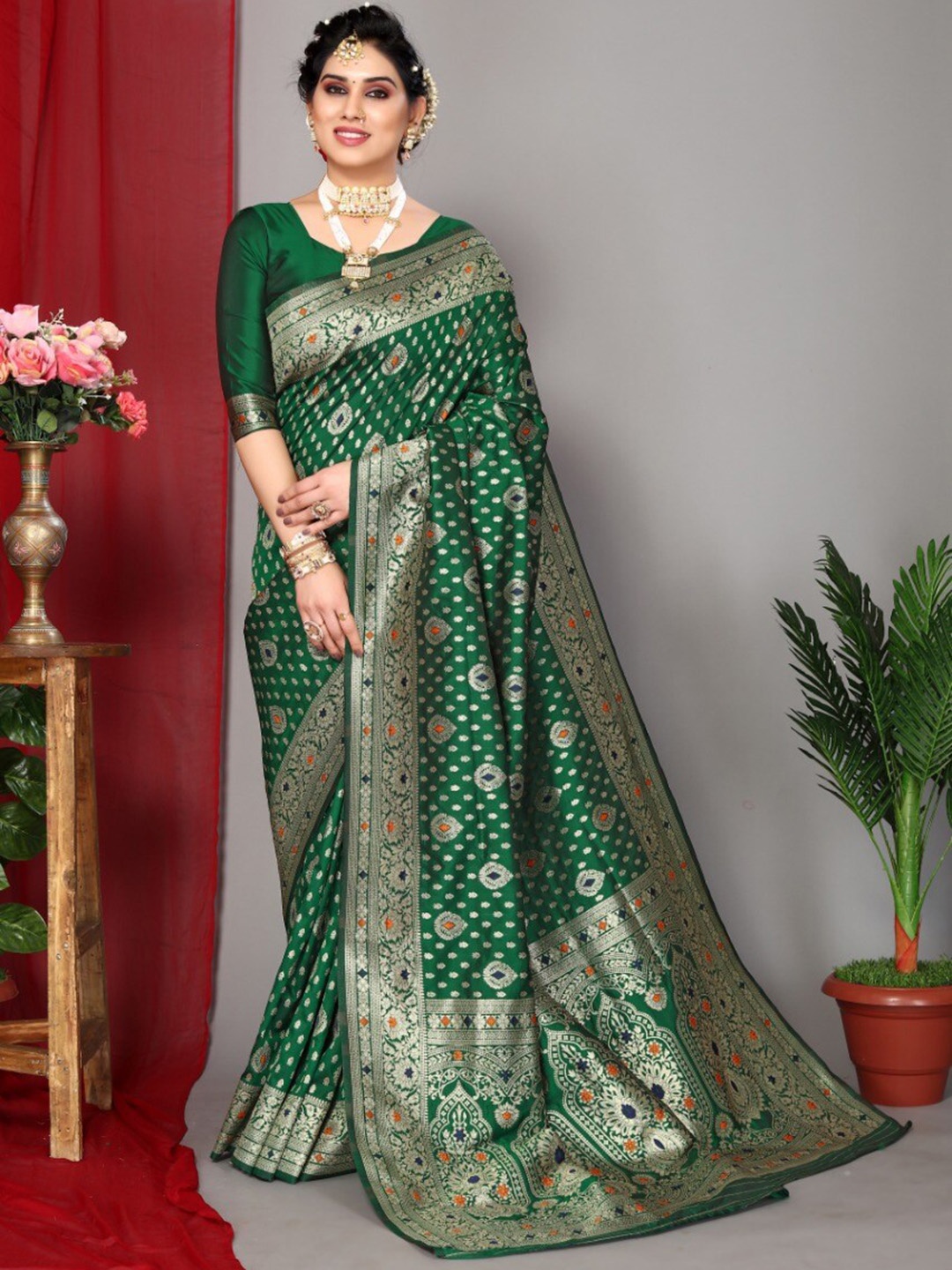 

VEERAX Ethnic Motif Woven Design Zari Pure Silk Banarasi Saree, Green