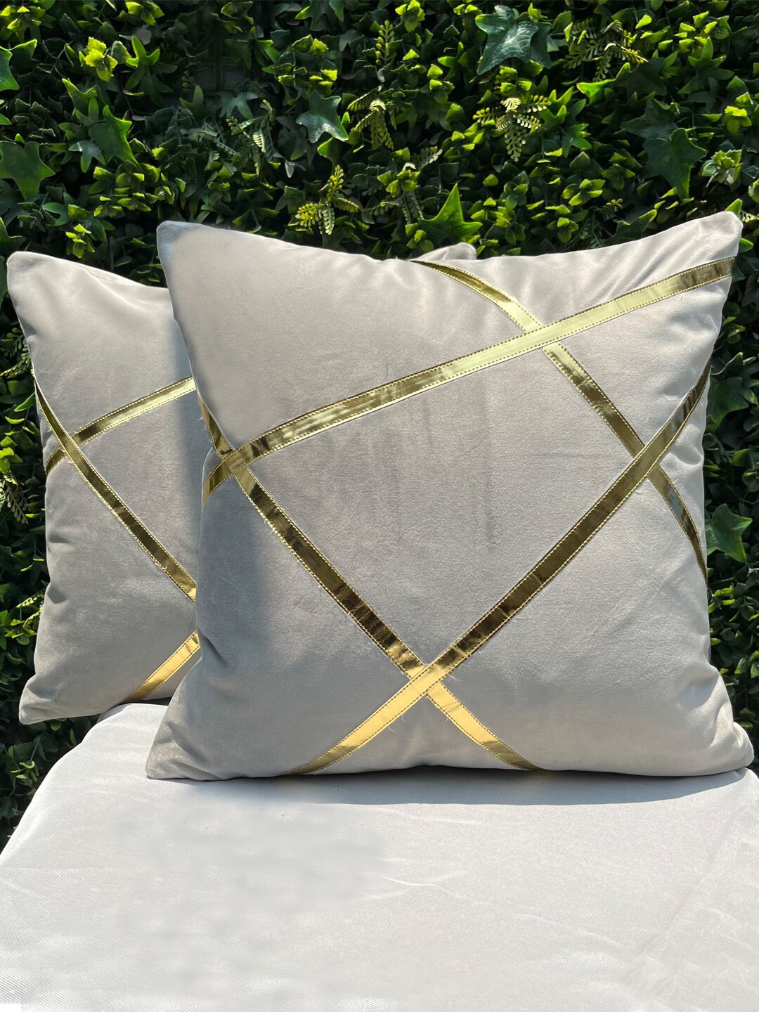 

Seevo Set of 2 Grey & Gold-Tonned Velvet Cushion Cover