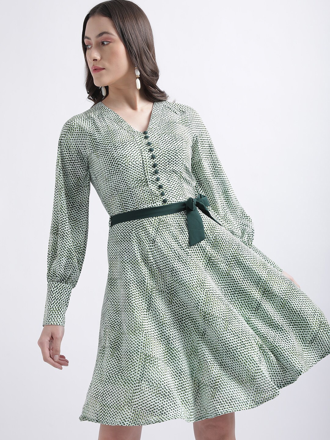 

CENTRESTAGE Abstract Printed V-Neck Cuffed Sleeve A-Line Dress, White