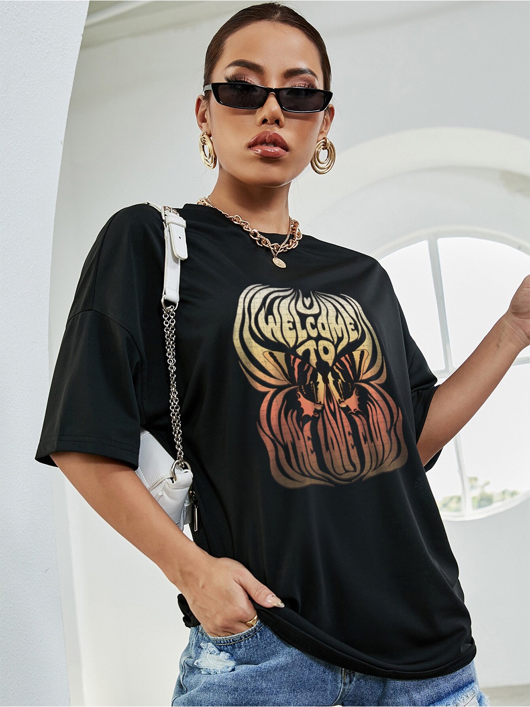 

StyleCast Black Graphic Printed Oversized Fit T-shirt