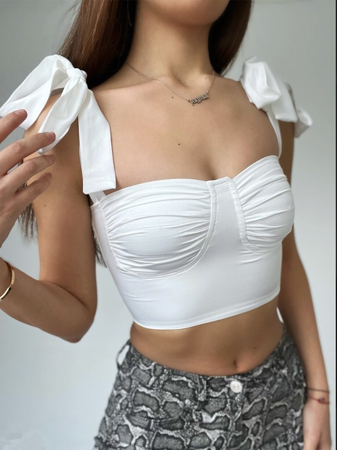 

BoStreet White Shoulder Straps Fitted Crop Top