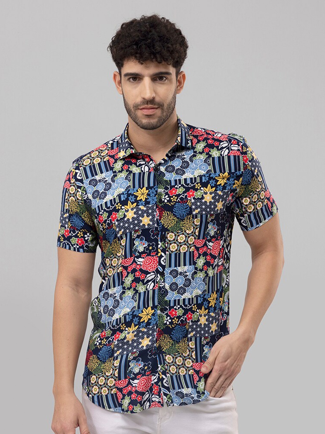 

Snitch Navy Blue Classic Slim Fit Floral Printed Casual Shirt