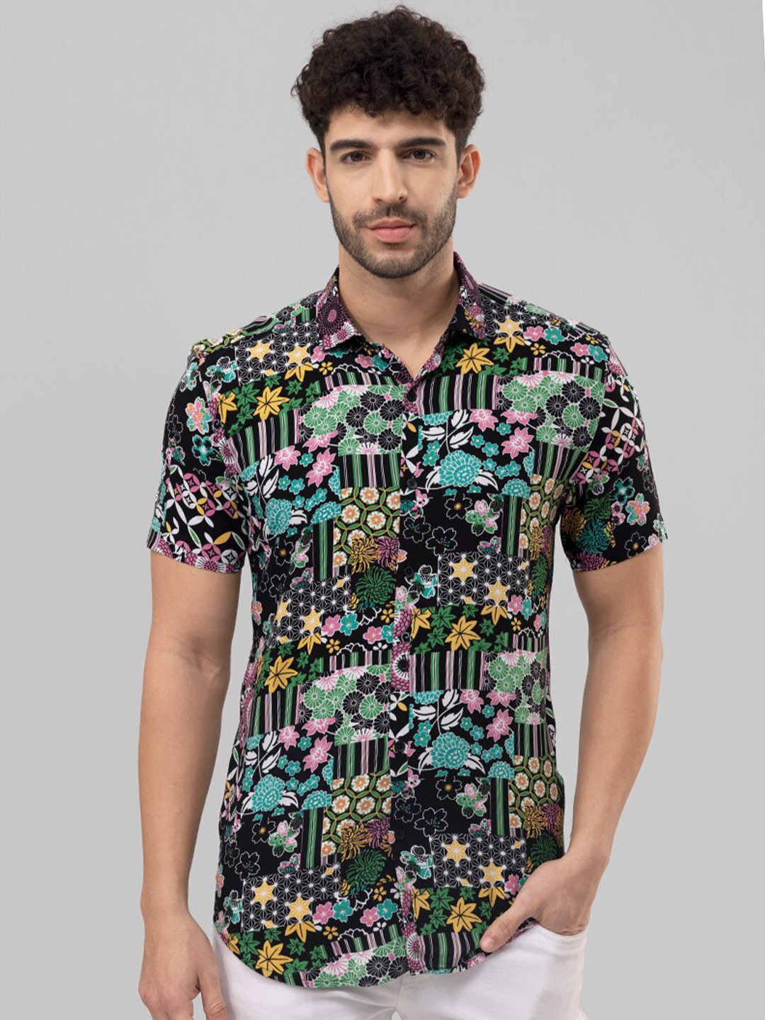 

Snitch Black & Green Classic Slim Fit Floral Printed Casual Shirt