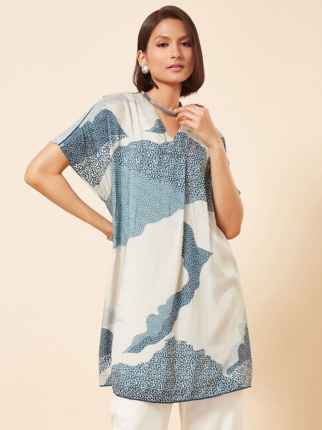 

Marigold Lane Abstract Printed V-Neck Extended Seeve Silk Tunic, Grey