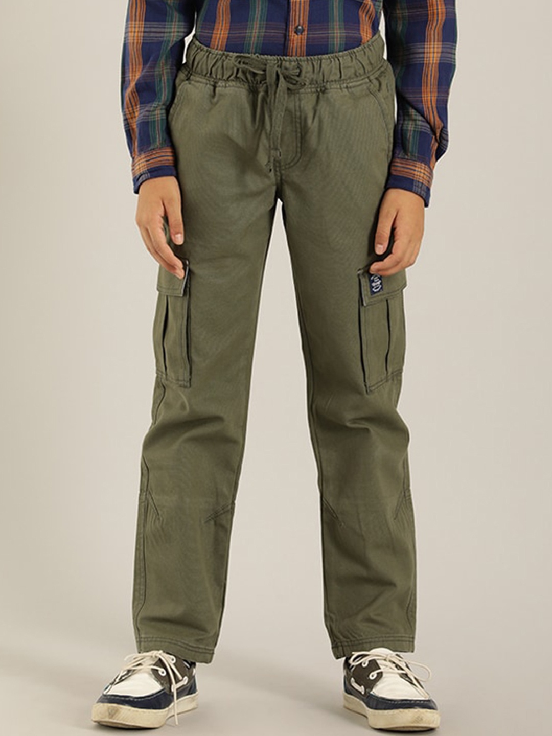 

Indian Terrain Boys Smart Mid-Rise Pure Cotton Cargos Trousers, Green