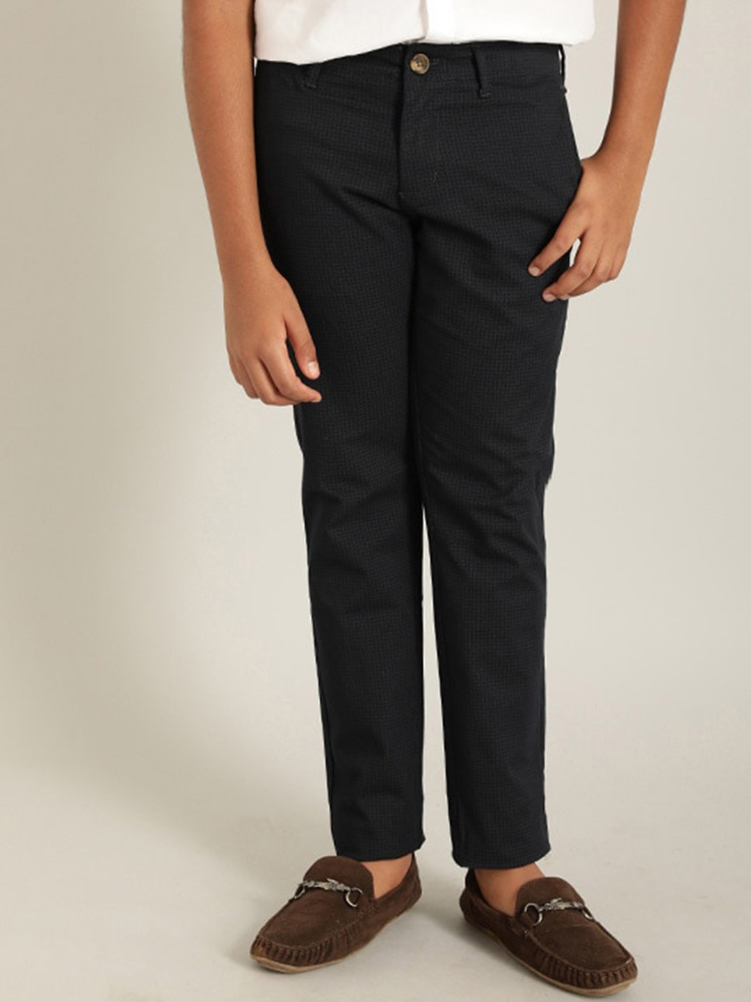

Indian Terrain Boys Smart Mid-Rise Pure Cotton Trousers, Black