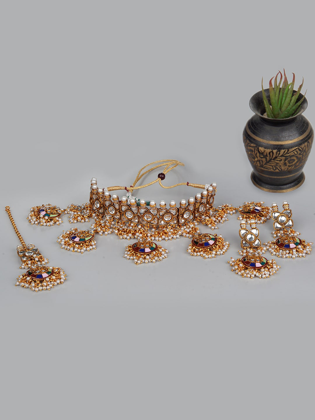 

Matushri Art Gold Plated Kundan Studded Choker Jewellery Set With Maang Tikka