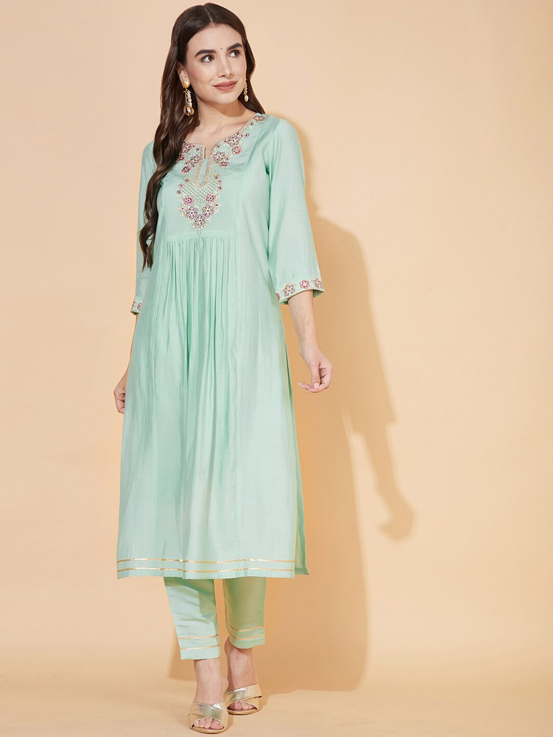 

SKYLEE Floral Yoke Design Empire Thread Work Kurta With Trousers & Dupatta, Green