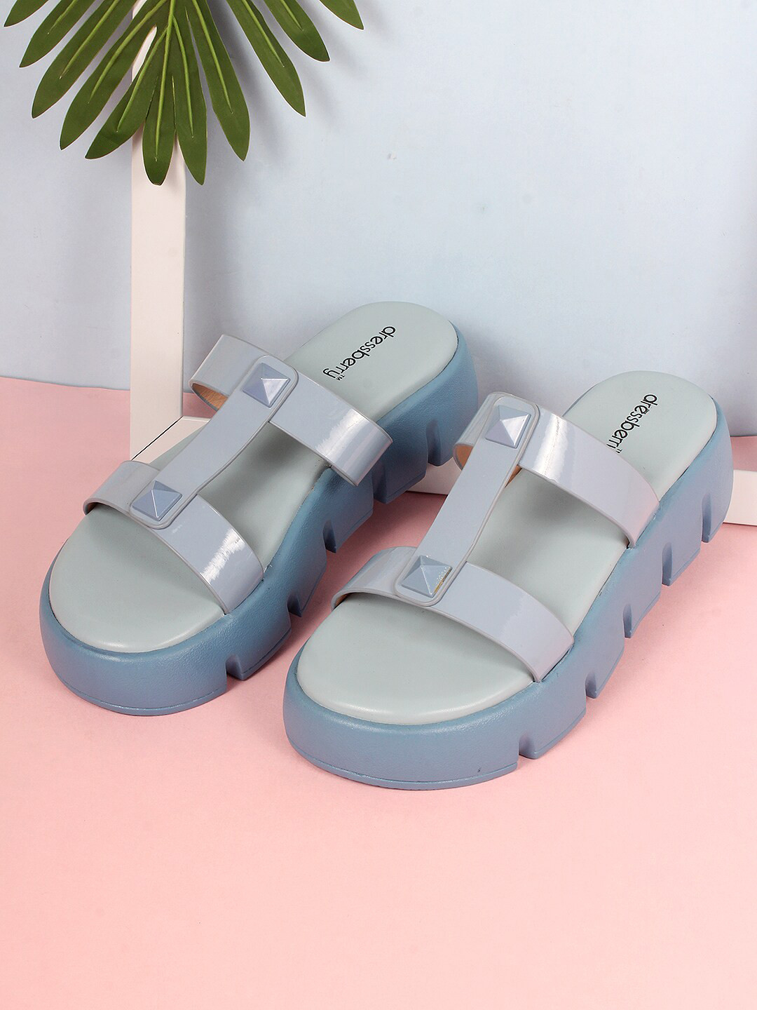 

DressBerry Blue Synthetic Flatform Sandals