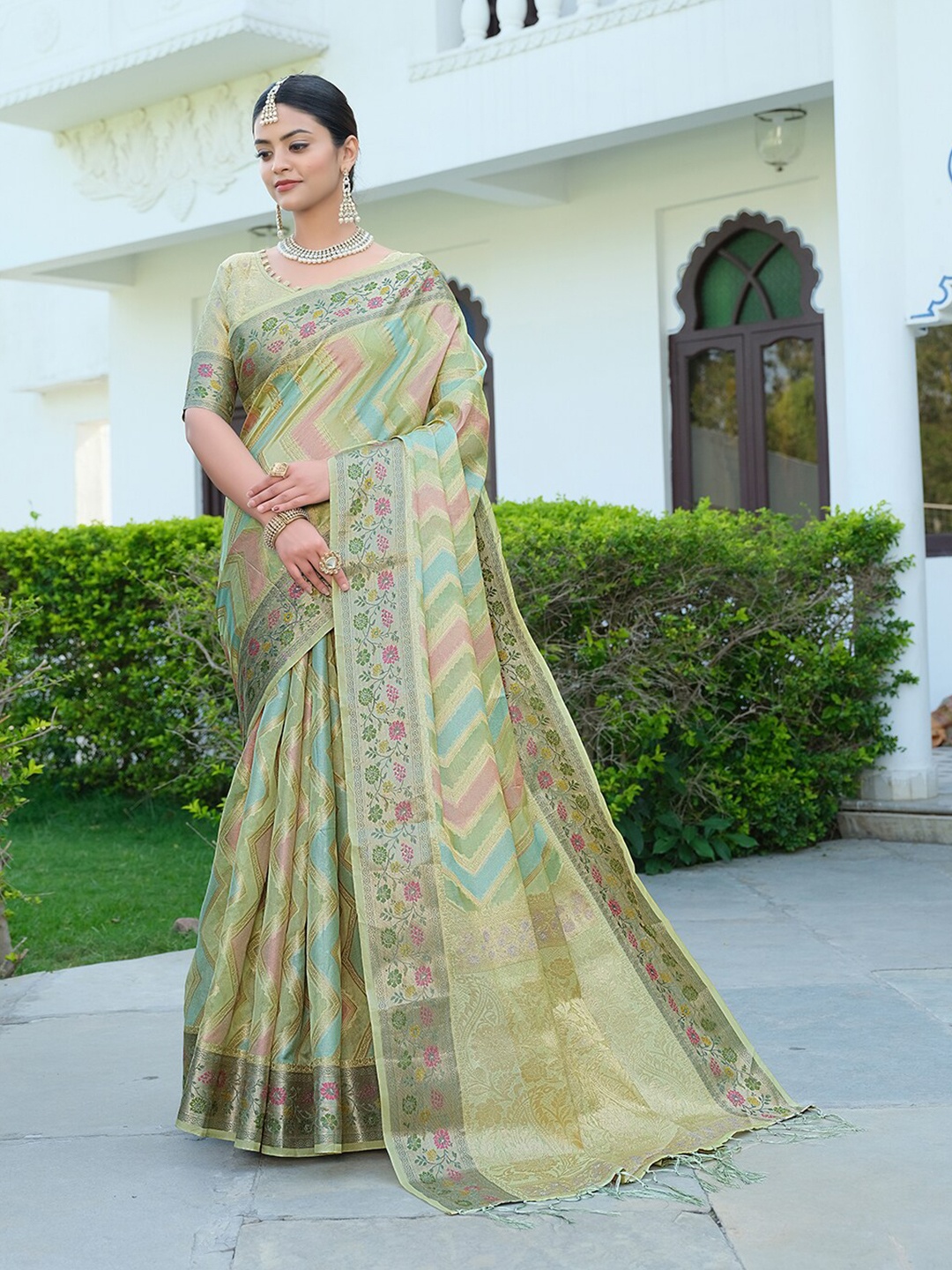 

Pisara Woven Design Zari Organza Saree, Olive