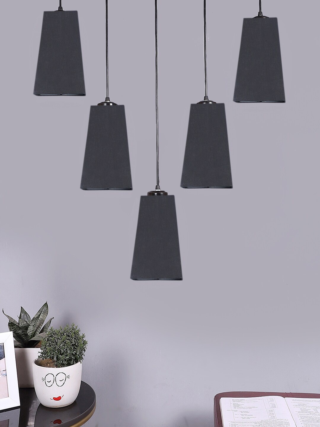 

Devansh Black Cotton Pyramid Quintuple Cluster Hanging Lamp