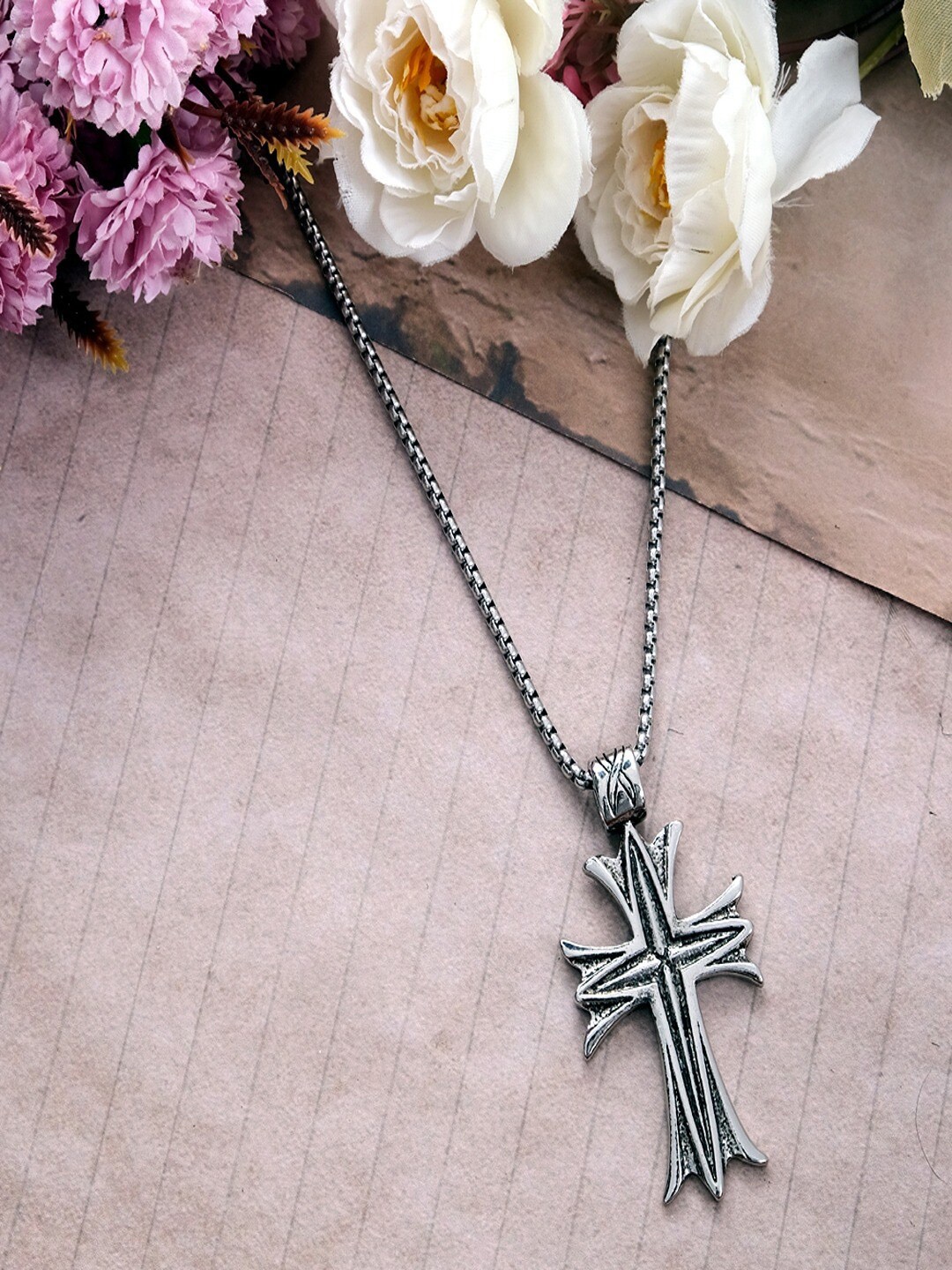 

UNIVERSITY TRENDZ Silver-Plated Oxidised Cross Pendant Necklace