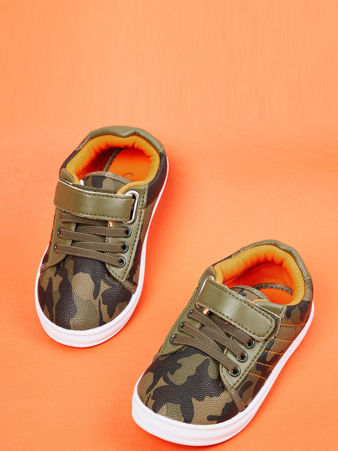 

max Boys Printed Canvas Sneakers, Olive