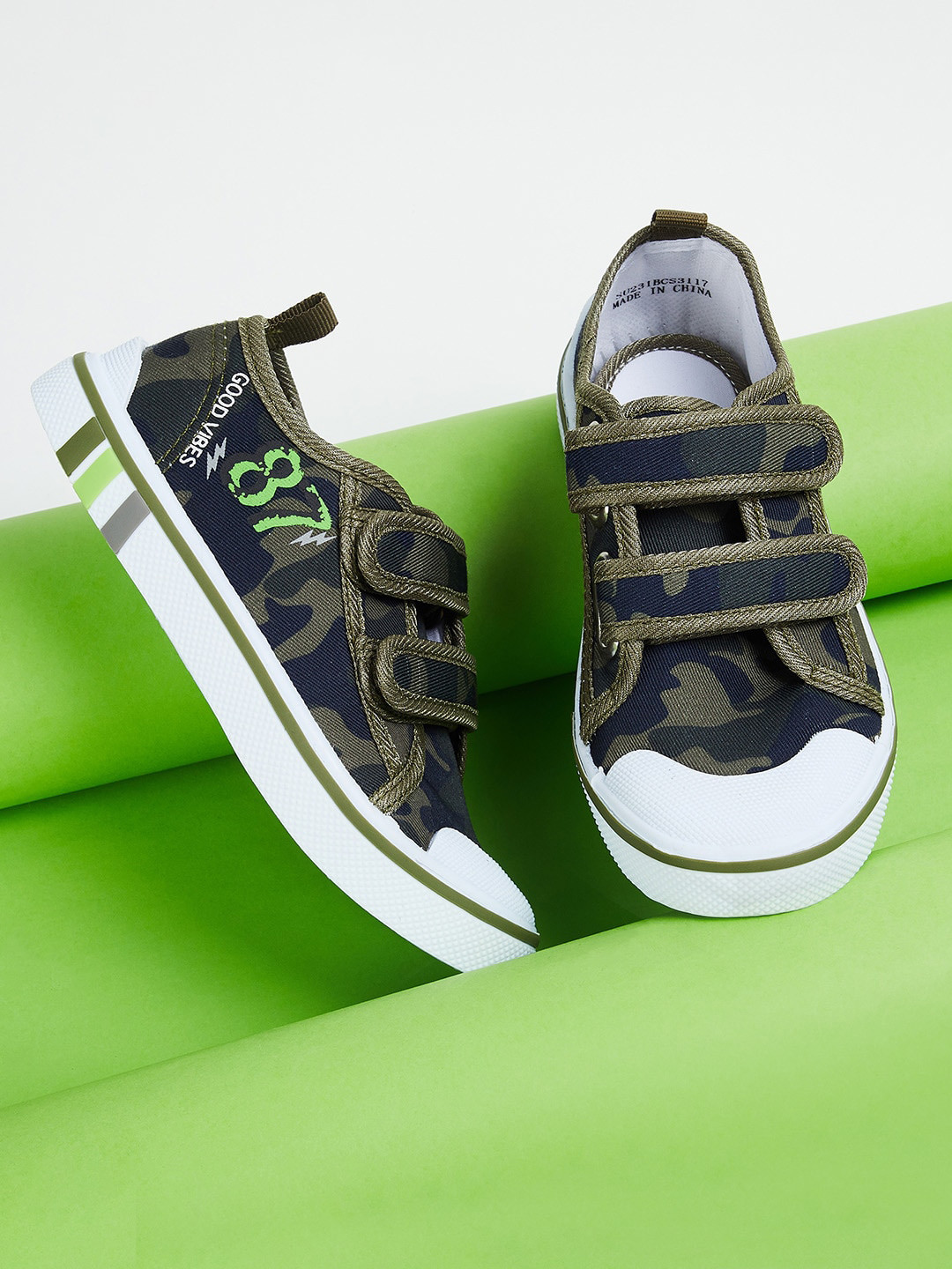 

max Boys Printed Sneakers, Green