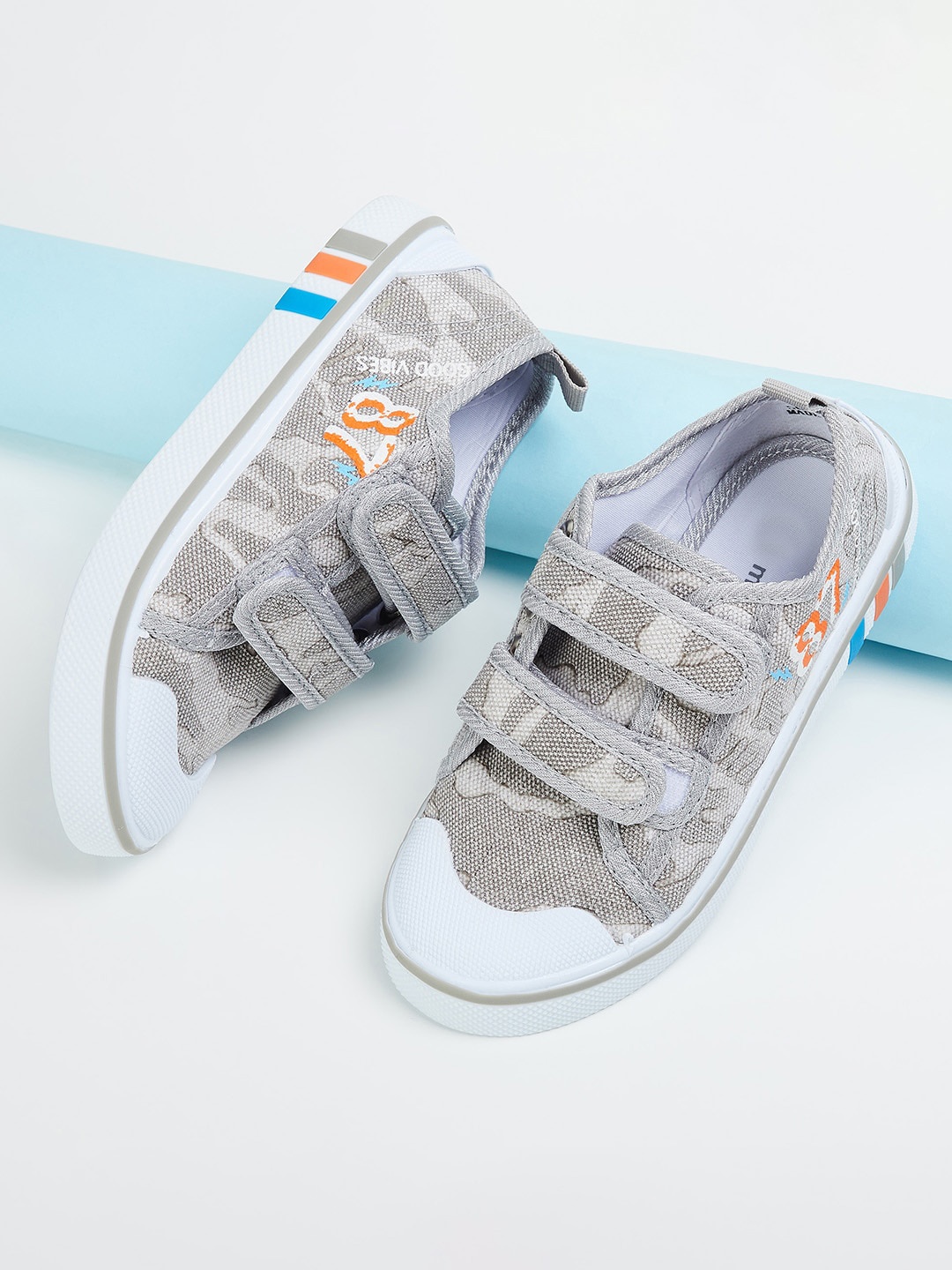 

max Boys Printed Velcro Sneakers, Grey