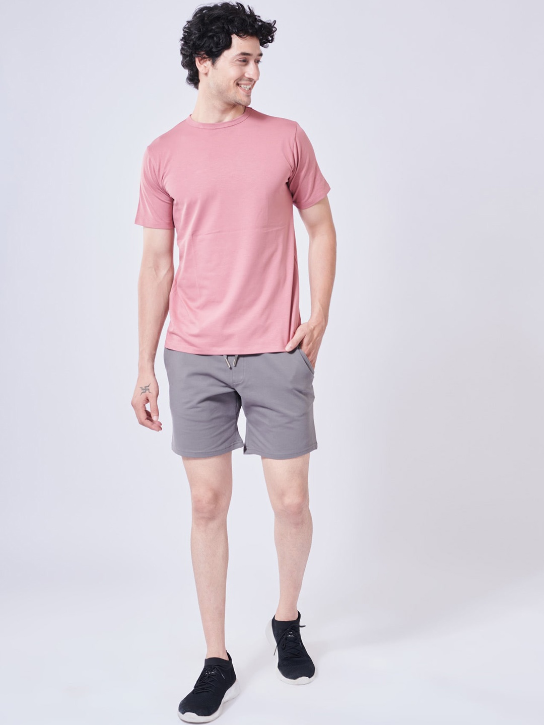 

Beyours Men Mid Raise Above Knee Length Shorts, Grey