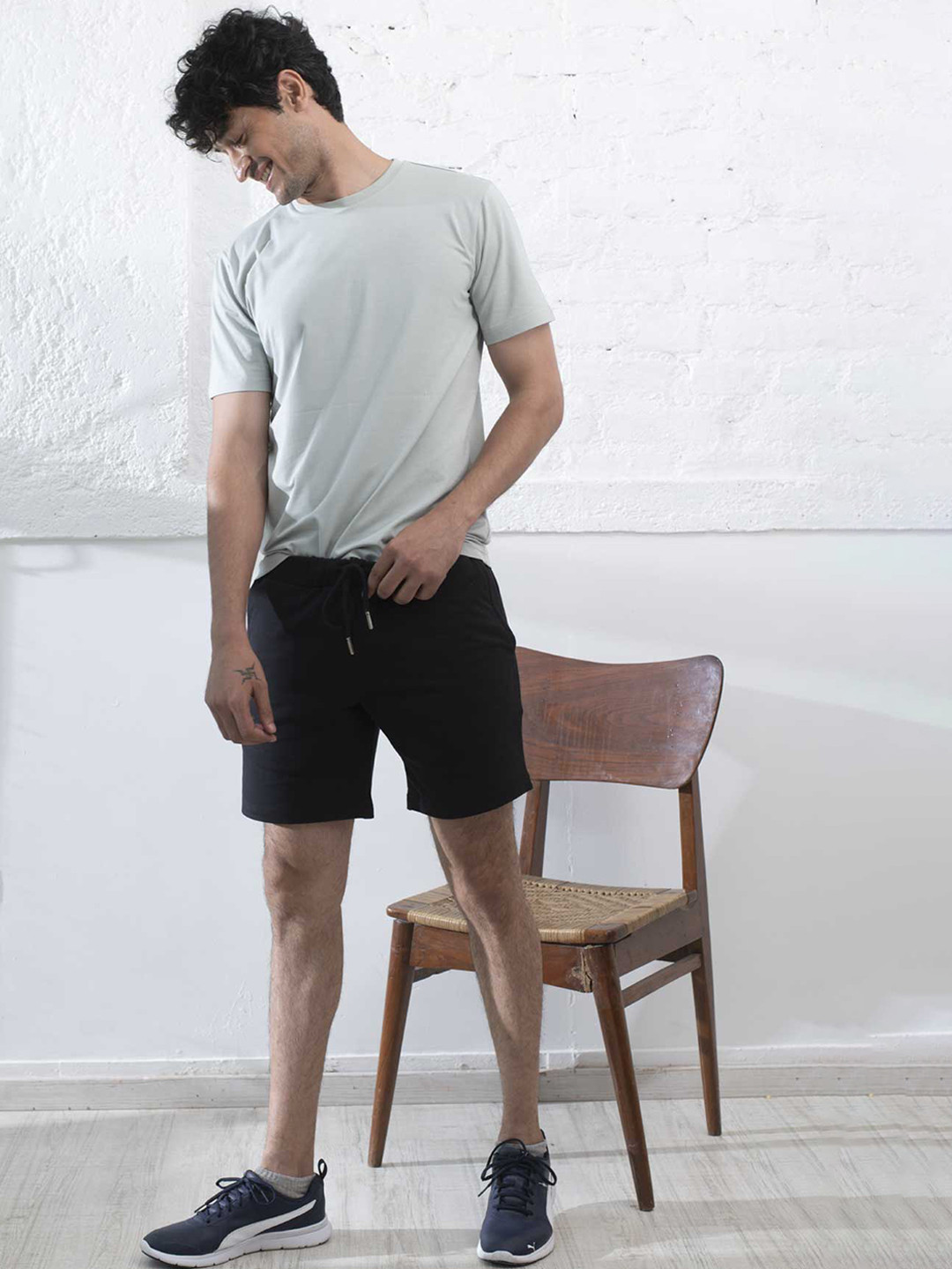 

Beyours Men Mid Raise Above Knee Length Shorts, Black